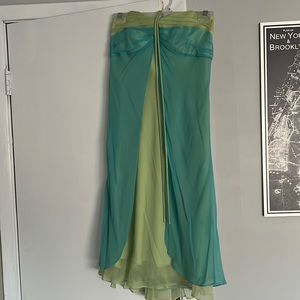 ✨2 for $10✨Laundry Green Silk Lined strapless dress
